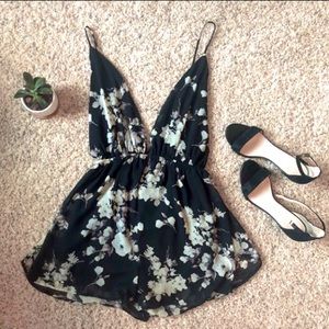 Urban Outfitters romper Small